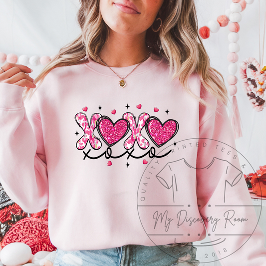 XOXO W/Hearts Graphic Tee