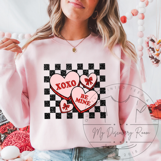 XOXO Be Mine Hearts On Checkered Background Graphic Tee